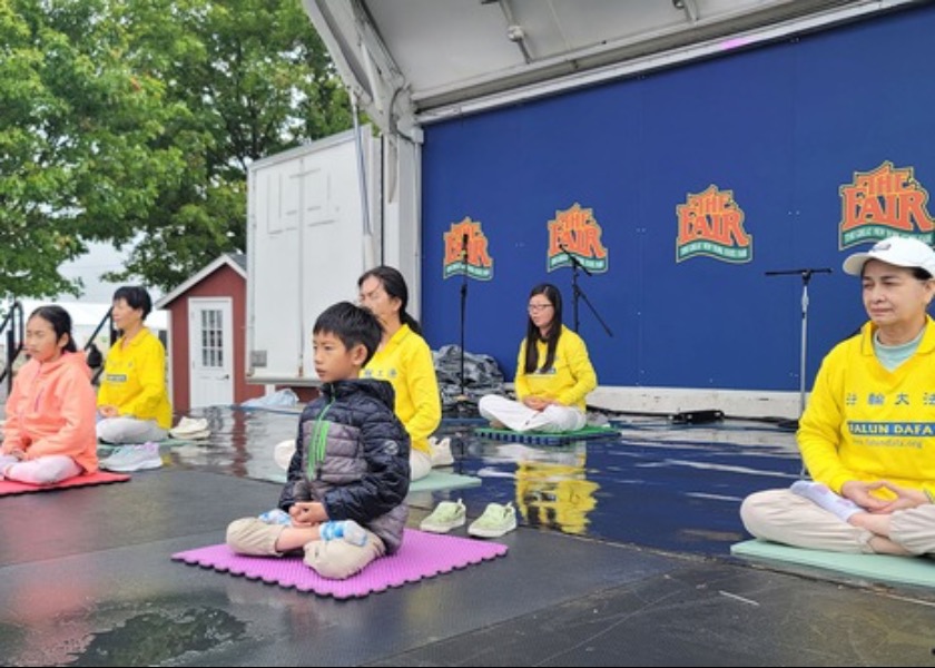 Image for article Nova York: Apresentação do Falun Dafa na Grande Feira Estadual de Nova York