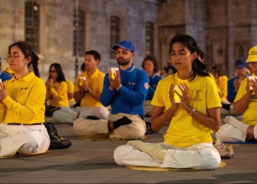 Image for article Áustria: As pessoas apoiam o Falun Gong durante atividades para conscientizar sobre a perseguição