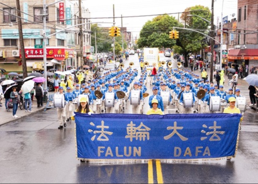 Image for article Nova York: Grande Desfile no Brooklyn para agradecer à Câmara dos Representantes dos EUA pela aprovação da Lei de Proteção ao Falun Gong