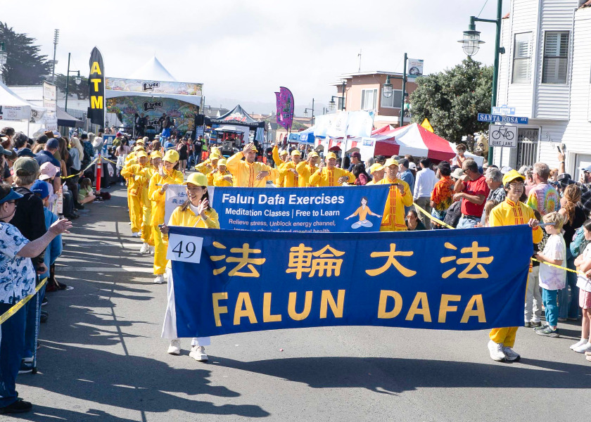 Image for article São Francisco: Congressista expressa apoio ao Falun Gong no Desfile do Festival da Névoa