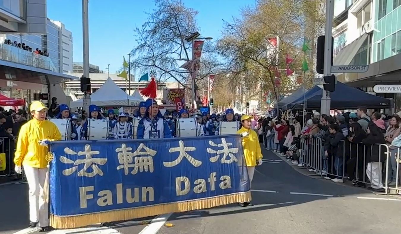 Image for article Pessoas aprendem sobre o Falun Dafa durante celebrações de primavera em Sydney, Austrália