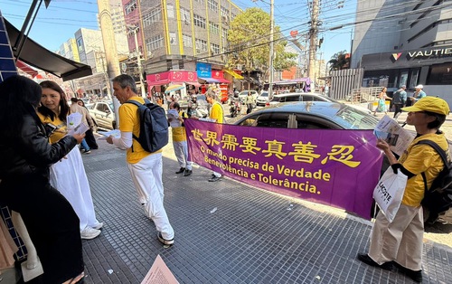 Image for article ​Brasil: Praticantes do Falun Dafa realizam uma passeata no Brás