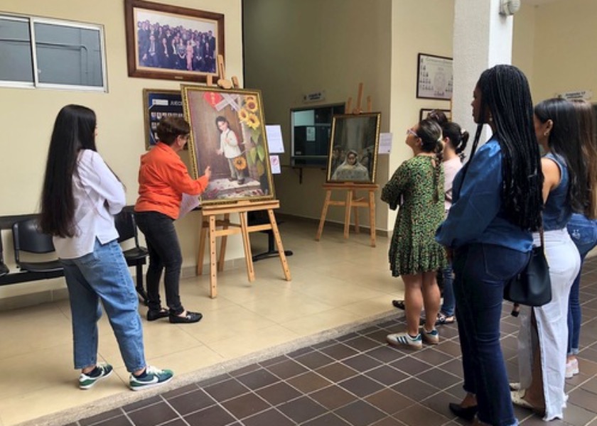Image for article ​Colômbia: Jurados de Medellín ficam impressionados com a Exposição de Arte Zhen-Shan-Ren