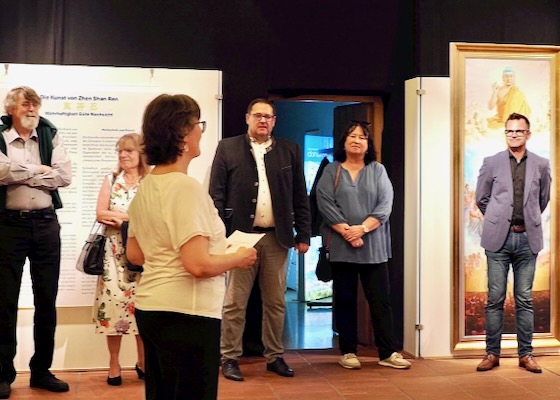 Image for article ​Alemanha: A Exposição Internacional de Arte Zhen Shan Ren emociona e inspira visitantes