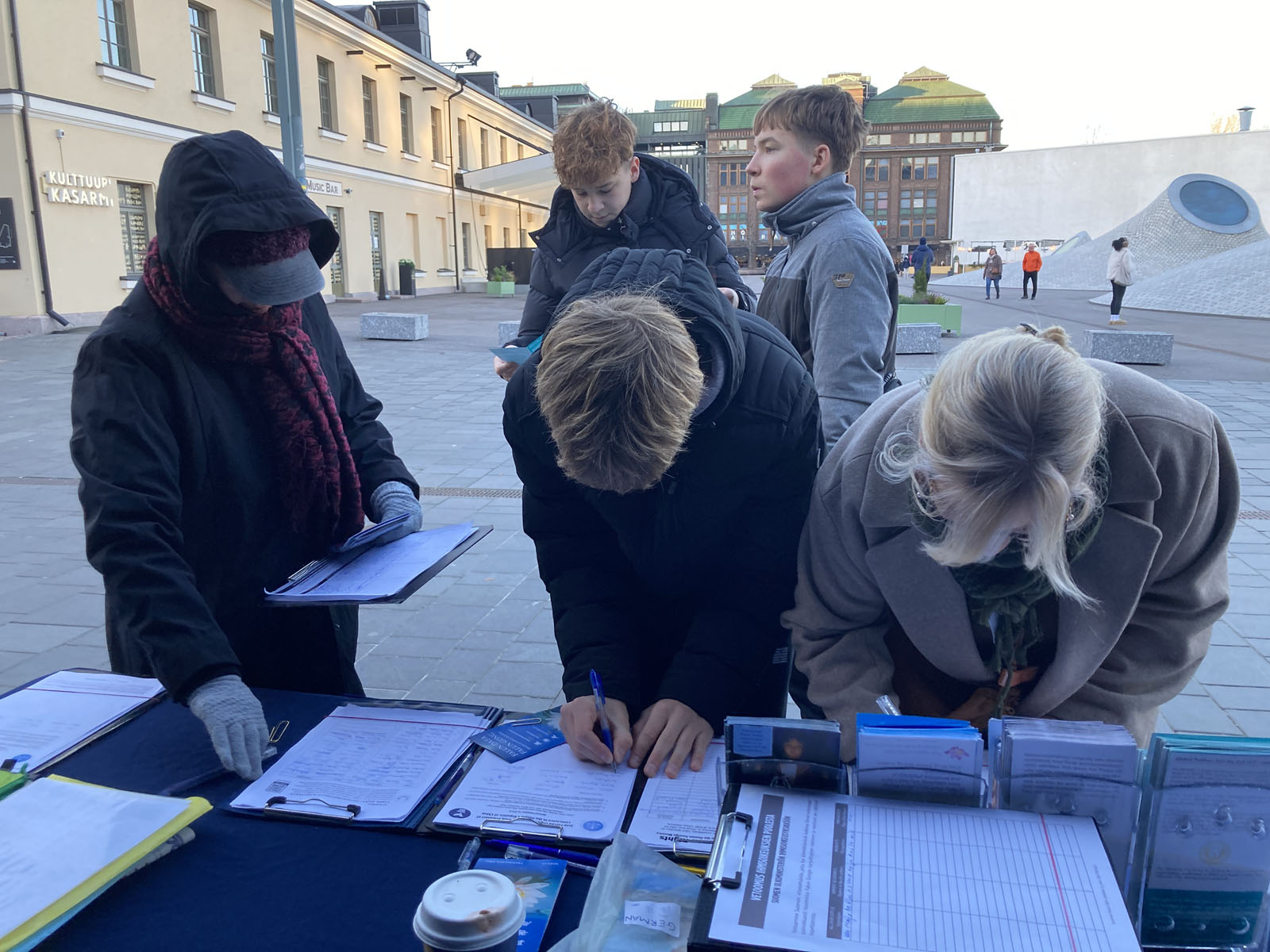 Image for article Moradores de Helsinque assinam petição para condenar a perseguição na China