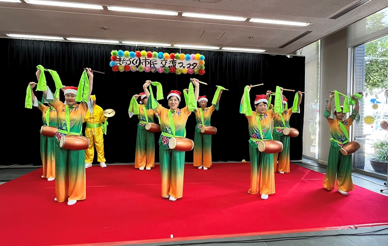 Image for article Hiroshima, Japão: Pessoas sentem energia após exercícios em atividades de apresentação do Falun Gong
