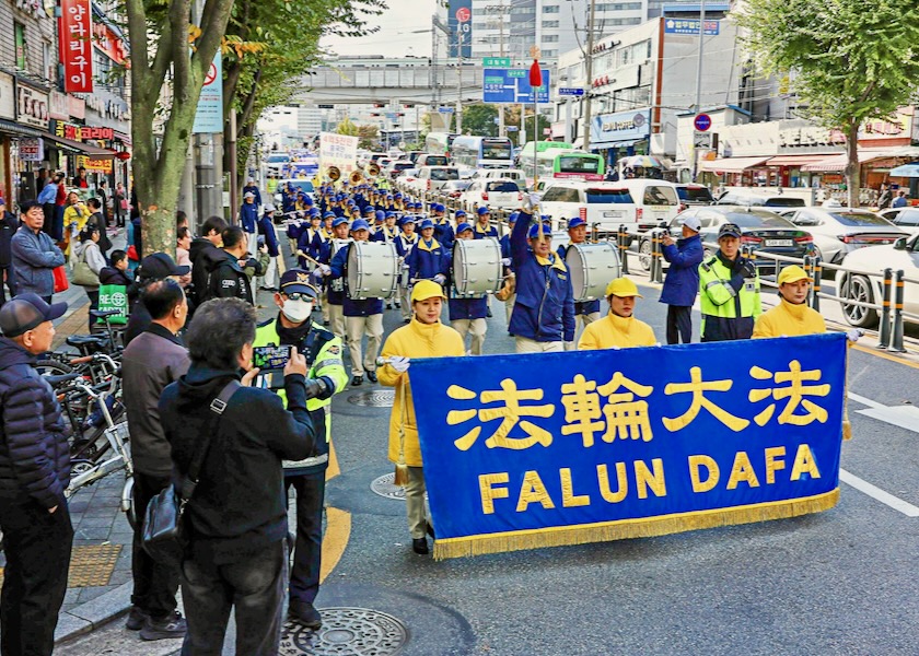 Image for article Desfile em Seul celebra 450 milhões de chineses que renunciaram às organizações ligadas ao PCC