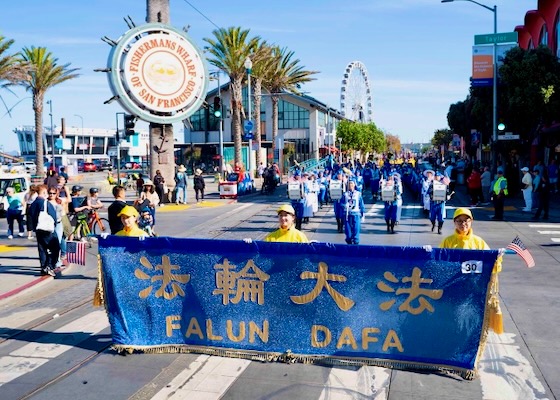Image for article São Francisco, Califórnia: Falun Dafa é bem-recebido no Desfile do Dia dos Veteranos