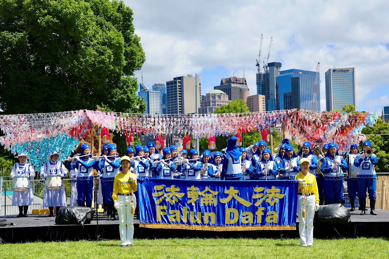 Image for article Austrália: Grupo do Falun Dafa se apresenta no Festival de Comida de Rua Asiática em Melbourne