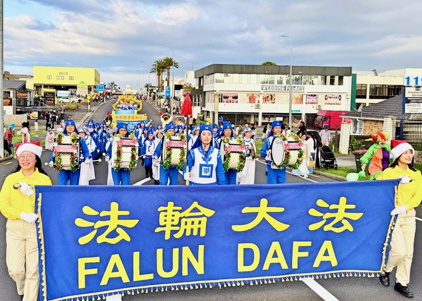 Image for article Nova Zelândia: O Falun Dafa brilha em desfiles de Natal