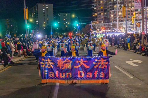 Image for article Canadá: A Banda Marcial Tian Guo é convidada a participar de cinco Desfiles do Papai Noel