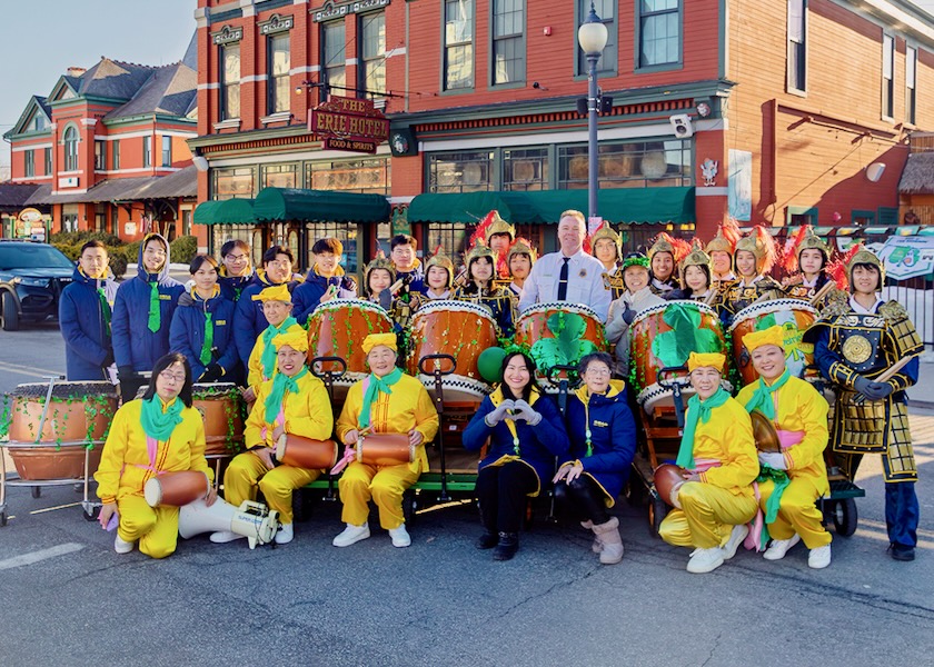 Image for article Port Jervis, Nova Iorque: Espectadores apreciam apresentações do Falun Dafa no desfile do Dia de São Patrício