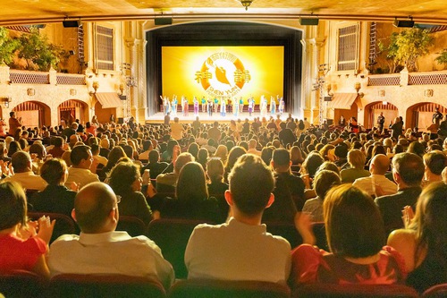 Image for article O Shen Yun continua sua turnê mundial apesar da pressão: “Preenche a alma”