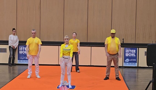 Image for article Apresentando o Falun Dafa em uma Feira de Saúde em Fürth, Alemanha