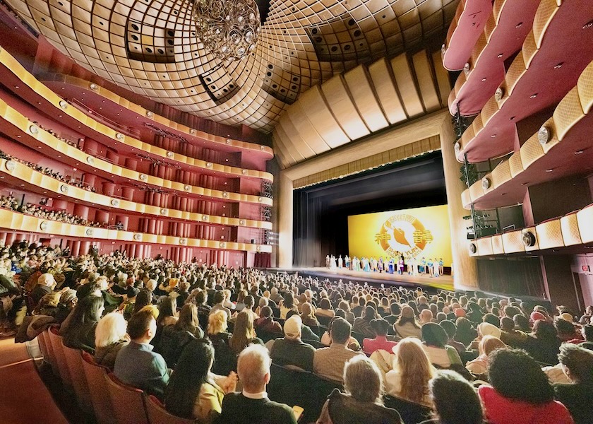 Image for article Espectadores de teatro americanos e europeus assistem ao Shen Yun por volta da Páscoa: 