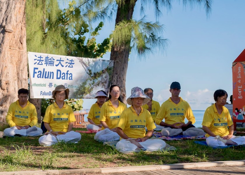 Image for article Reunião, França: Falun Dafa é apresentado a moradores locais e turistas