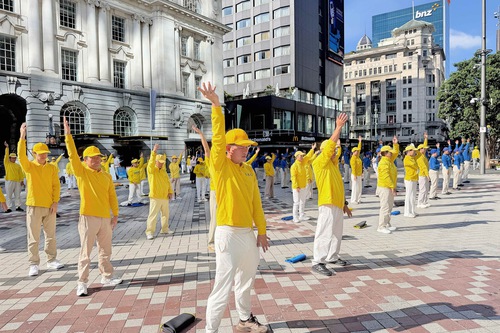 Image for article Nova Zelândia: Apresentando o Falun Dafa em Commercial Bay, Auckland
