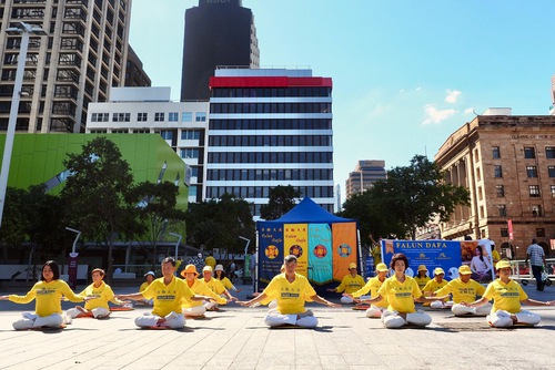 Image for article Queensland, Austrália: Apelo do 25 de abril é um exemplo brilhante de resistência não violenta