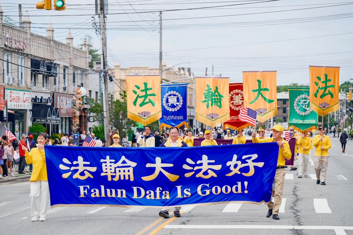Image for article Nova York: Chineses orgulhosos de ver praticantes do Falun Dafa no desfile do Dia da Memória