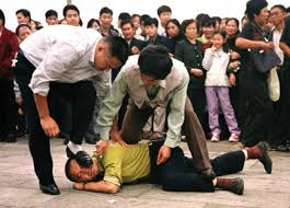 Image for article Quatro moradores de Heilongjiang foram obrigados a participar de uma audiência virtual, apesar de suas objeções