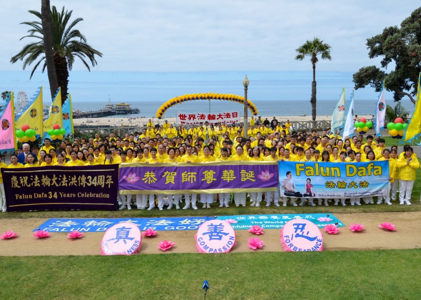 Image for article Praticantes realizam eventos em Los Angeles para celebrar o Dia Mundial do Falun Dafa e agradecer ao Mestre
