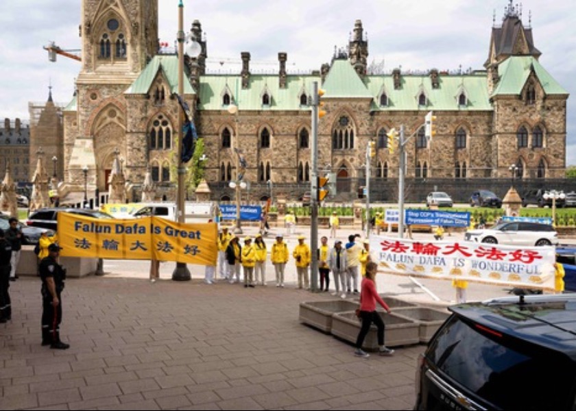 Image for article Ottawa, Canadá: Praticantes do Falun Gong protestam contra a perseguição do PCC durante a visita do Ministro das Relações Exteriores da China