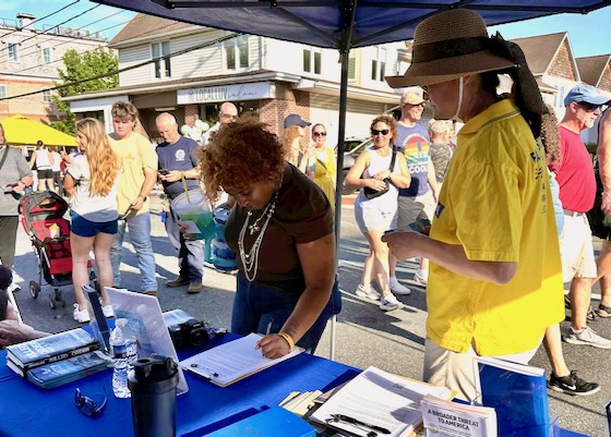 Image for article Pessoas elogiam o Falun Dafa em Newark Nite