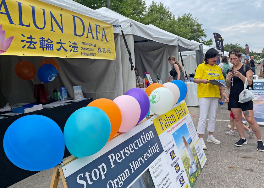 Image for article Os praticantes do Falun Dafa recebem apoio no Festival de Artes de Ohio para resolução do Senado contra a extração forçada de órgãos