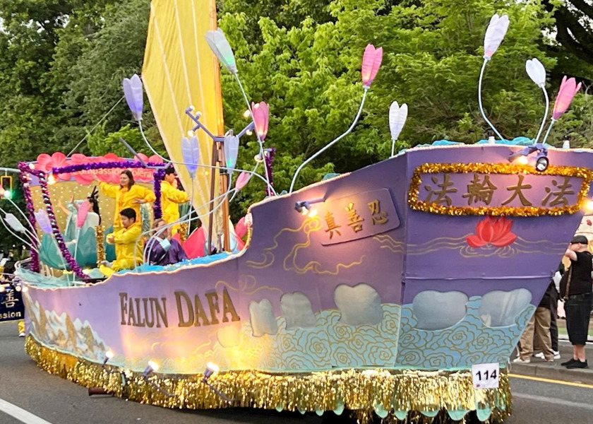 Image for article Portland, Oregon: Grupo Falun Dafa recebe o prêmio máximo no Starlight Parade