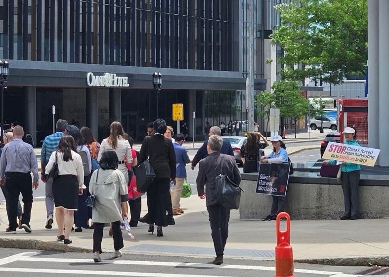 Image for article Boston, Massachusetts: Expondo a extração forçada de órgãos pelo PCC no Congresso Americano de Transplantes
