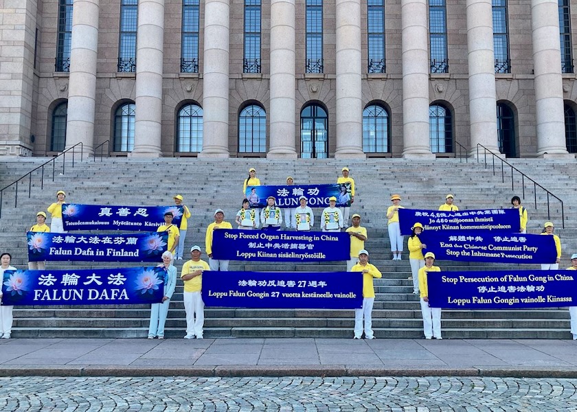 Image for article Finlândia: Moradores de Helsinque apoiam o Falun Gong e condenam os 27 anos de perseguição na China