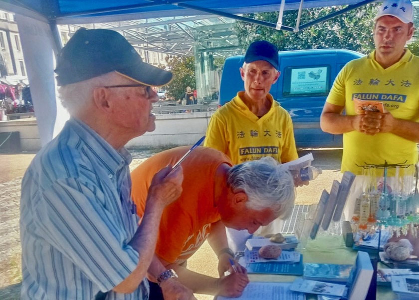 Image for article França: Moradores de La Rochelle incentivam os praticantes a realizarem eventos para denunciar a perseguição