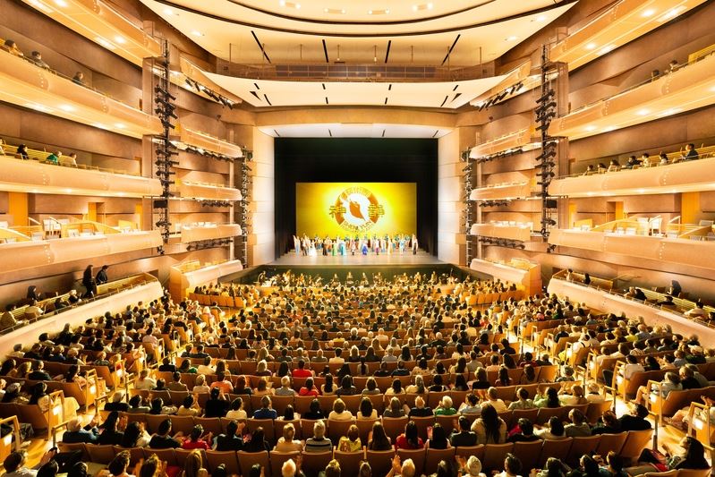 Image for article Shen Yun retorna a Toronto com o apoio de autoridades eleitas: “Estamos com vocês”