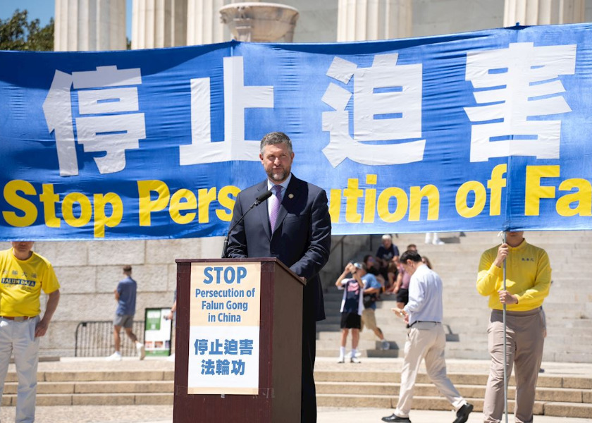 Image for article ​Washington, DC: Manifestação no Lincoln Memorial pede o fim da perseguição do Falun Gong pelo PCC