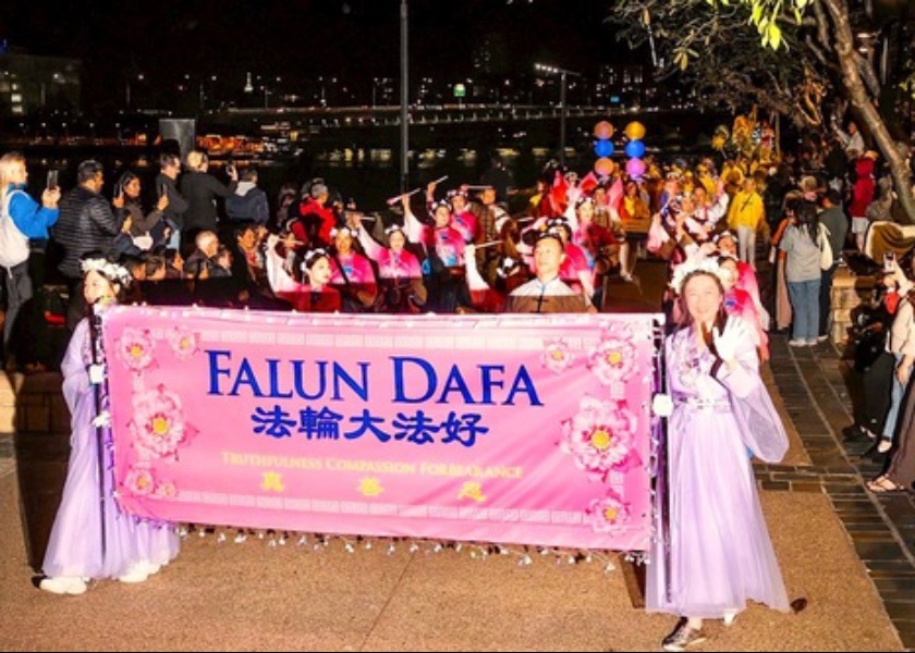 Image for article Brisbane, Austrália: O Falun Dafa é bem recebido no Desfile das Lanternas Luminosas