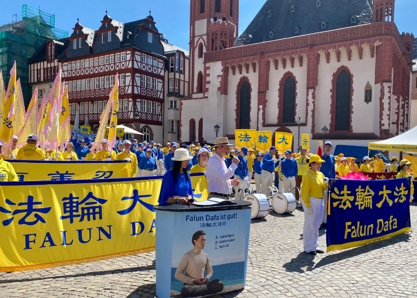 Image for article ​Manifestação e passeata do Falun Gong em Frankfurt para denunciar a perseguição foram recebidas com apoio caloroso