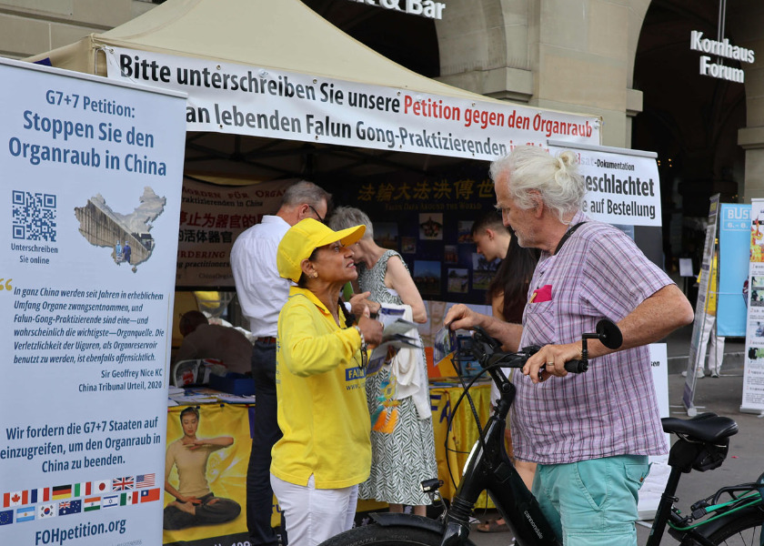 Image for article As pessoas na Suíça incentivam os praticantes a continuarem expondo a perseguição na China