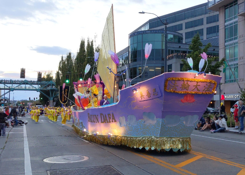 Image for article ​Seattle: Carro alegórico do Falun Dafa ilumina o desfile do Seafair há mais de 20 anos