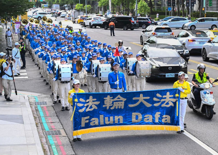 Image for article Moradores de Taipei admiram a perseverança do Falun Gong