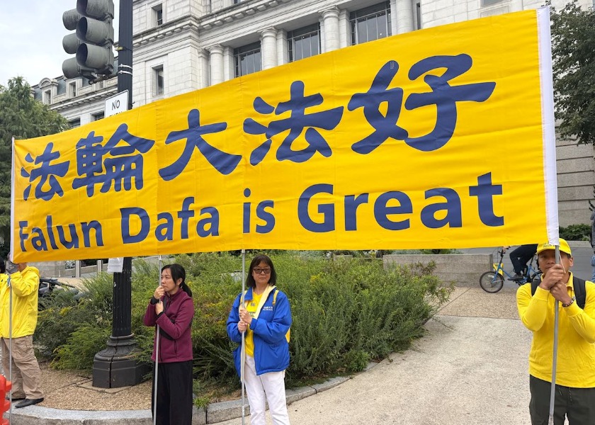 Image for article ​Washington, DC: Os praticantes do Falun Gong realizam um protesto pacífico durante a visita do líder do PCC, Xi Jinping