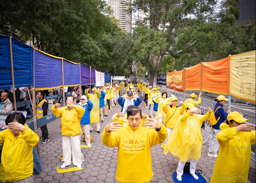 Image for article O ​apelo dos praticantes do Falun Gong perto da sede da ONU conquista apoio público