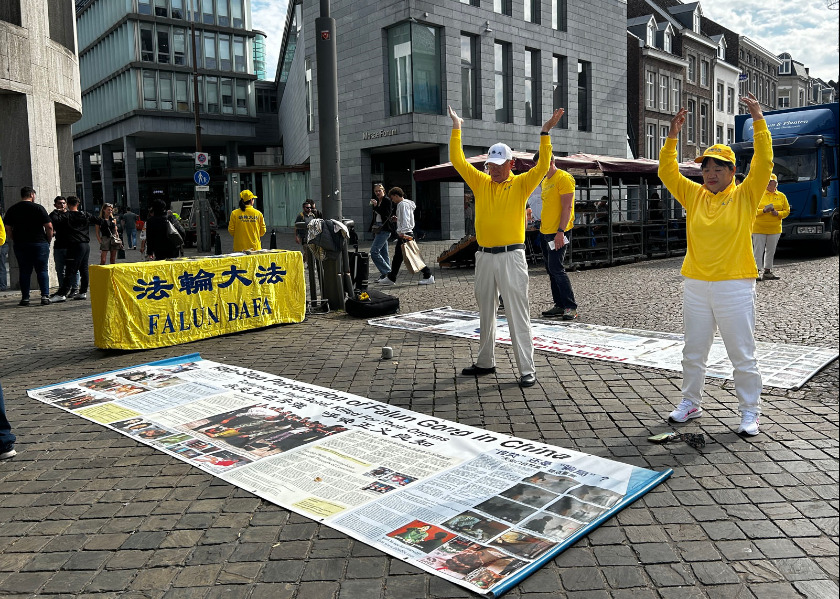 Image for article ​Holanda: As pessoas apoiam o Falun Dafa e assinam uma petição contra a perseguição do regime chinês